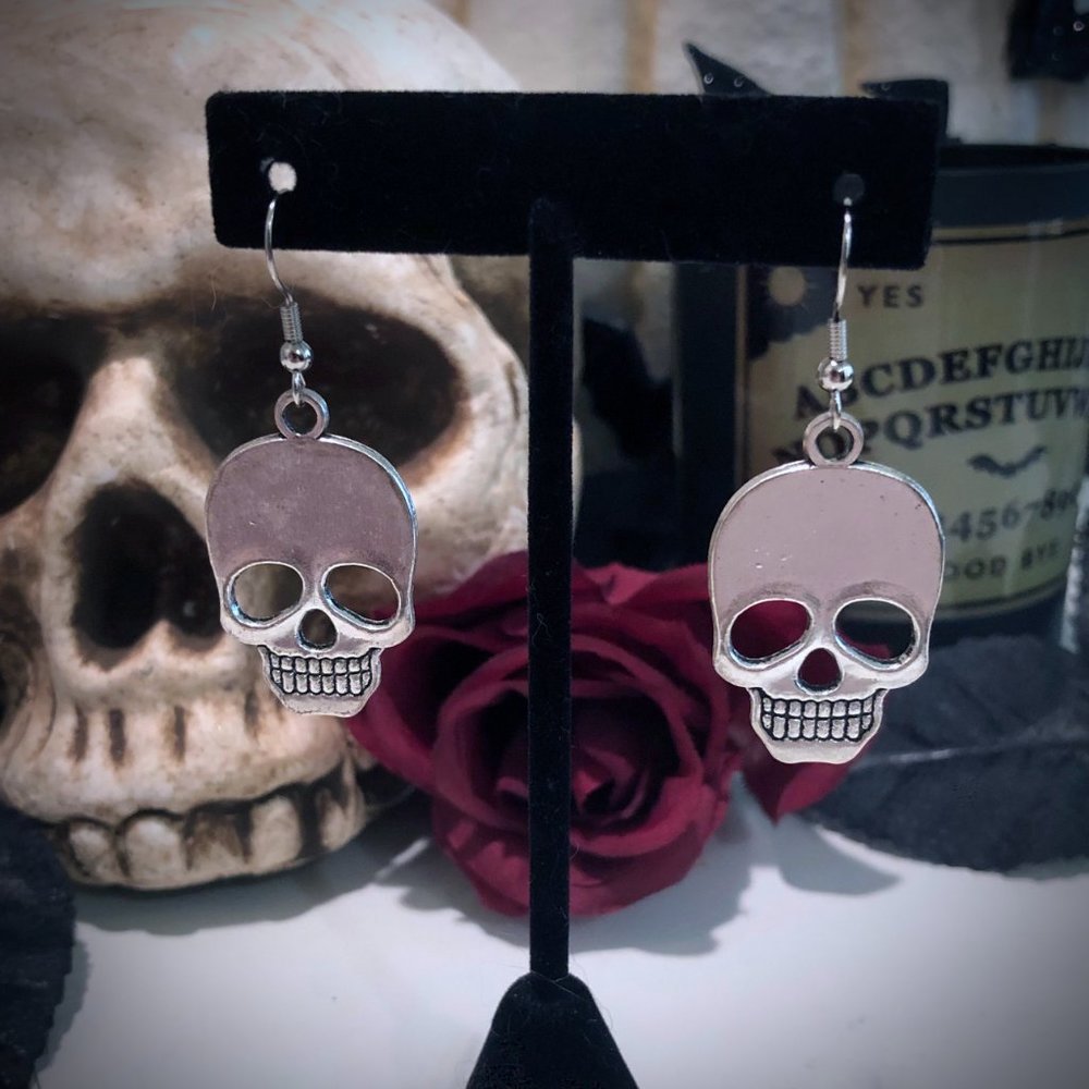 💍2/$20! Handmade Antique Silver Skull Earrings 🎃 - Picture 4 of 5